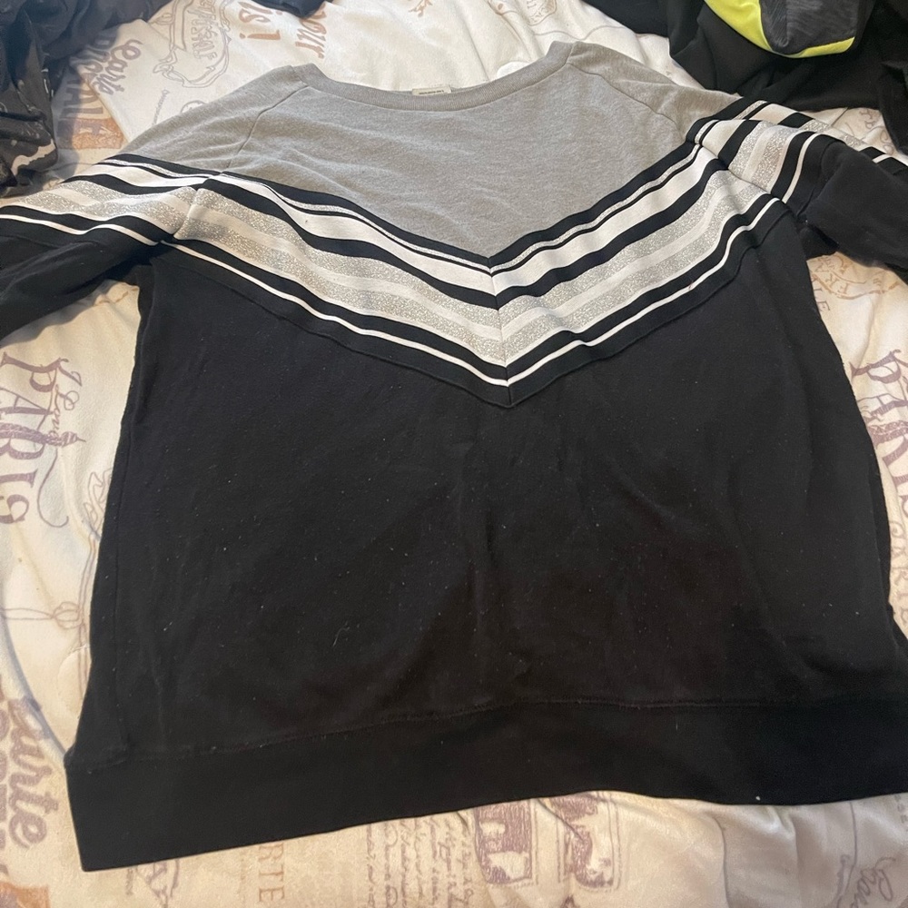 Pink sweater xs but fits like small/medium